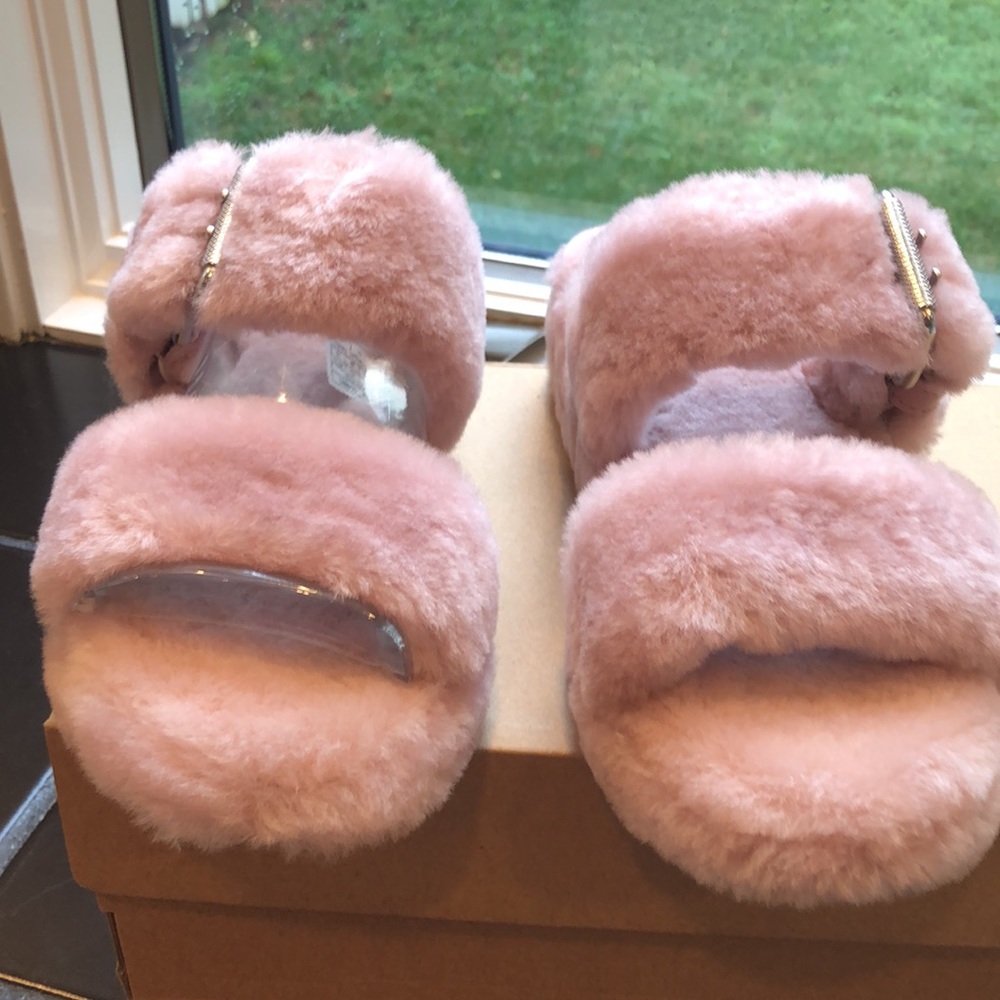 UGGS - Picture 8 of 11